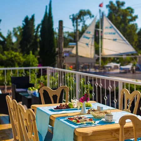 ホテル Sisyphos カシュ